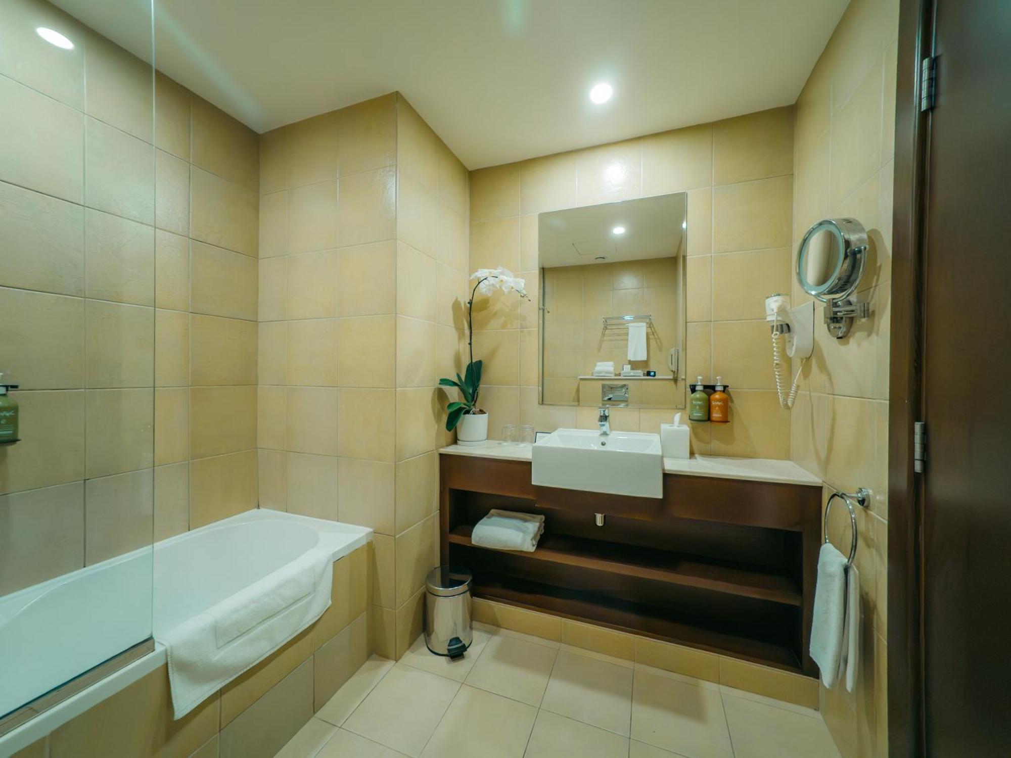 Club Room Executive Lounge Access,1613415577:JPEG