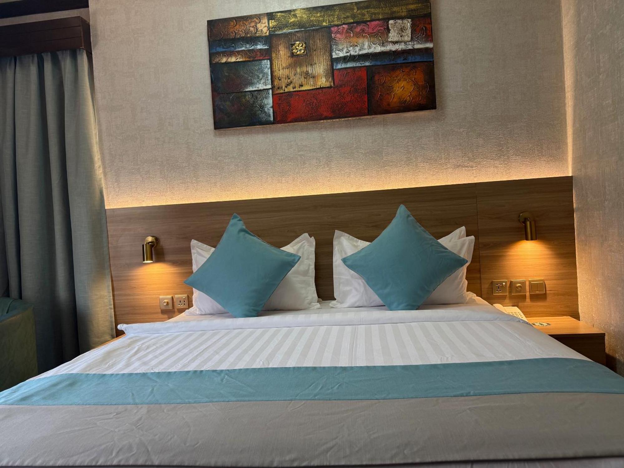 Deluxe King Room,1640383355:JPEG