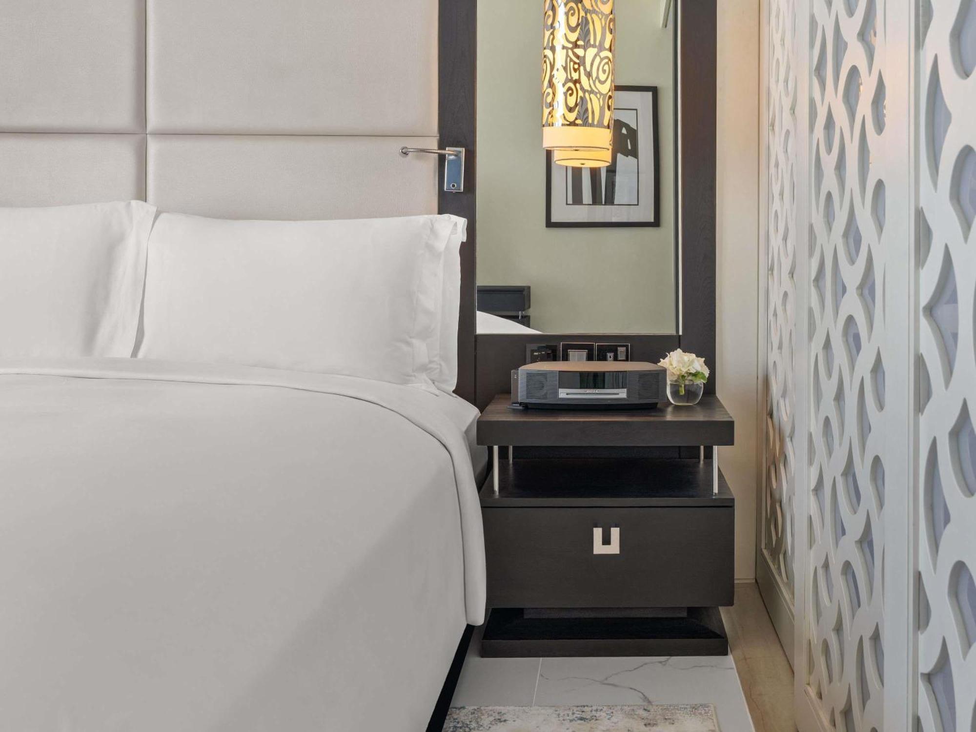 Superior King Room City View