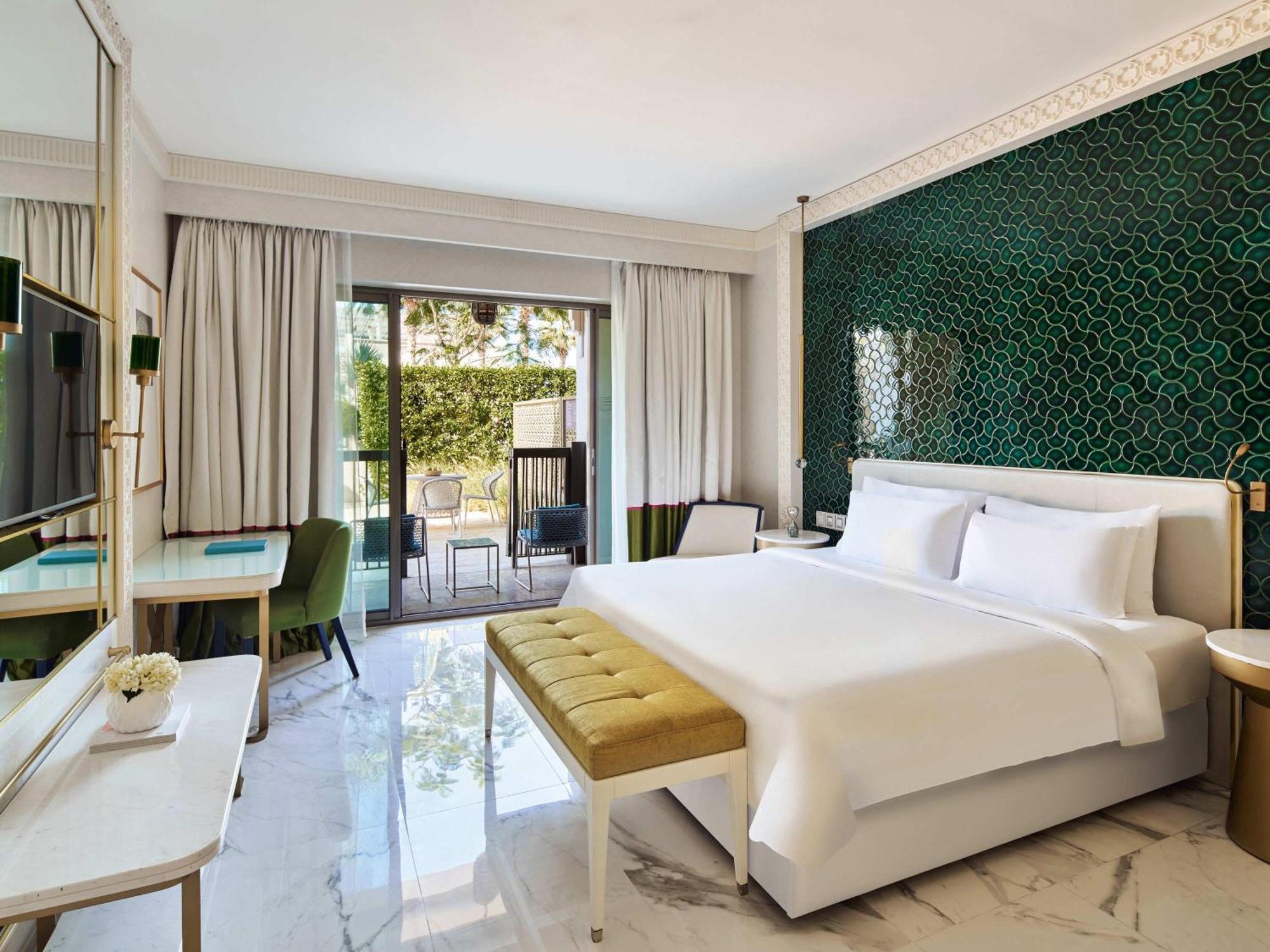 Two-Bedroom Family King Room Twin Beds Garden View