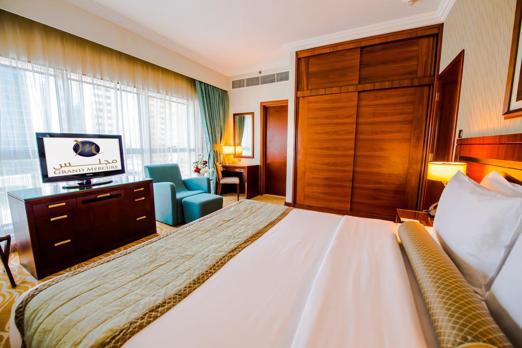 One-Bedroom Suite Inclusive of two Yas Theme Parks tickets per